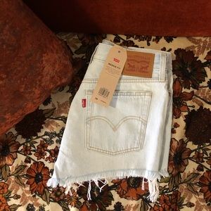 👖 NWT Levi’s Wedgie Fit Denim Shorts 👖